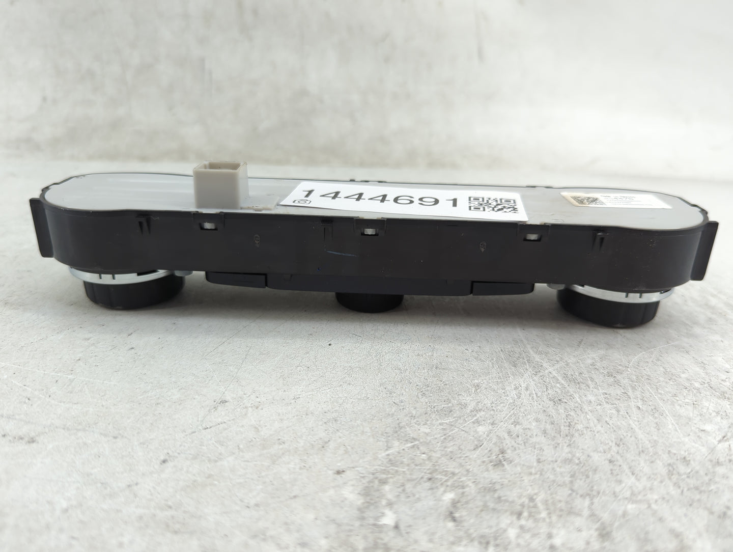 2014-2019 Chevrolet Silverado 1500 Climate Control Module Temperature AC/Heater Replacement P/N:84164476 815372982 Fits OEM 