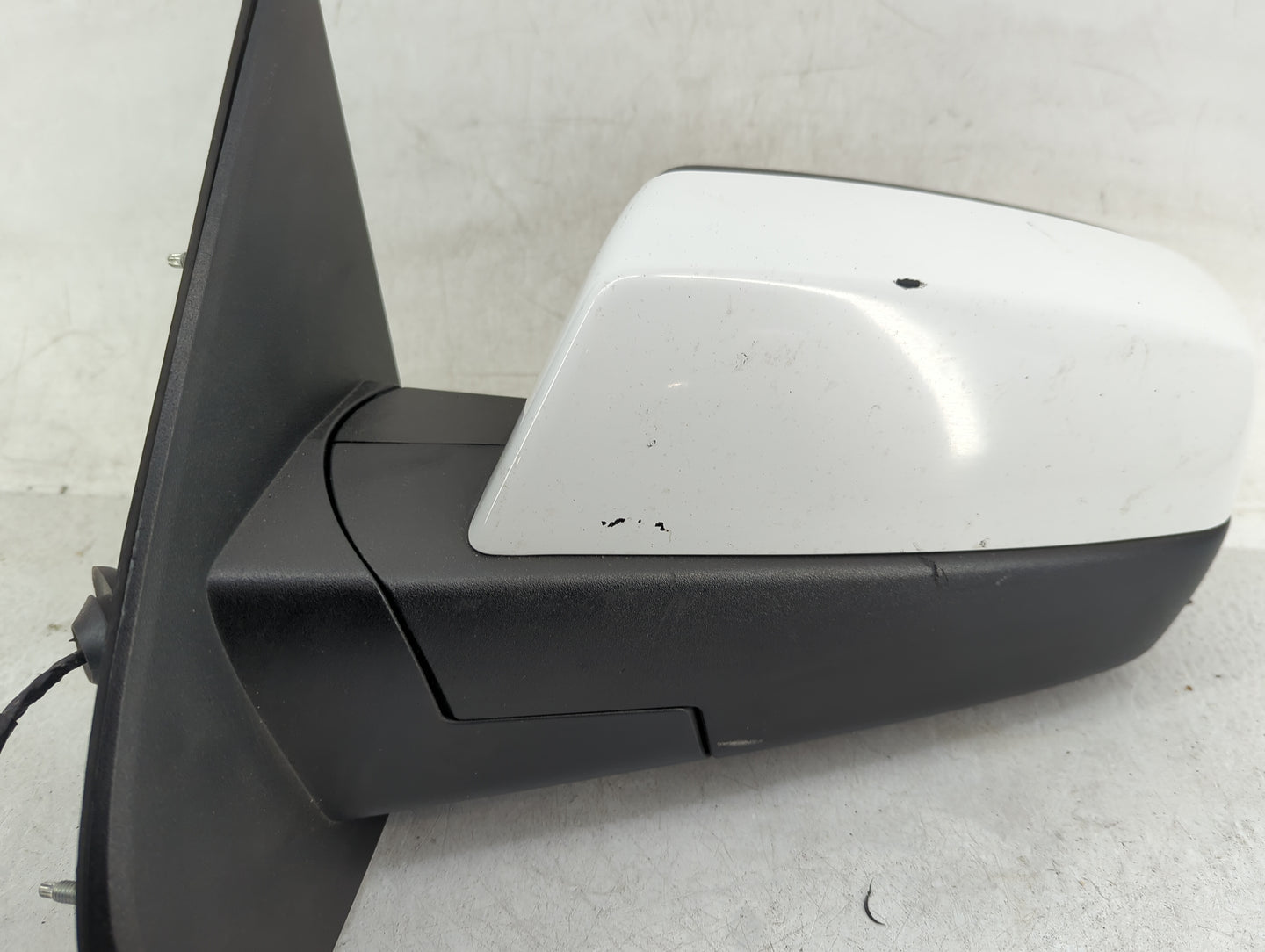 2014-2019 Chevrolet Silverado 1500 Driver Side View Mirror - Left Door Mirror OEM Used - Oemusedautoparts1.com