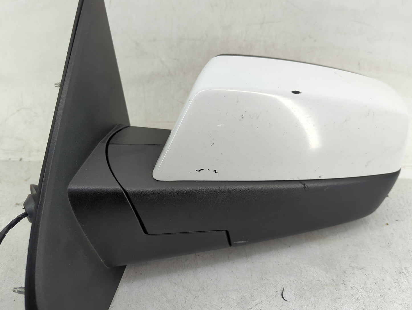 2014-2019 Chevrolet Silverado 1500 Driver Side View Mirror - Left Door Mirror OEM Used - Oemusedautoparts1.com