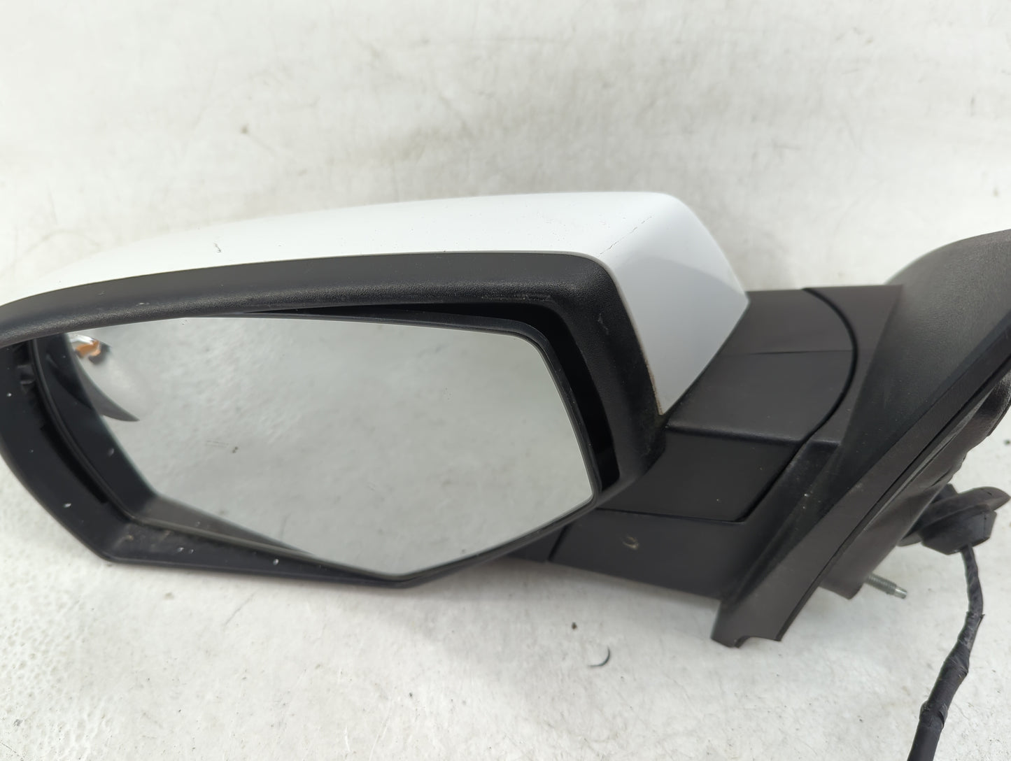2014-2019 Chevrolet Silverado 1500 Driver Side View Mirror - Left Door Mirror OEM Used - Oemusedautoparts1.com