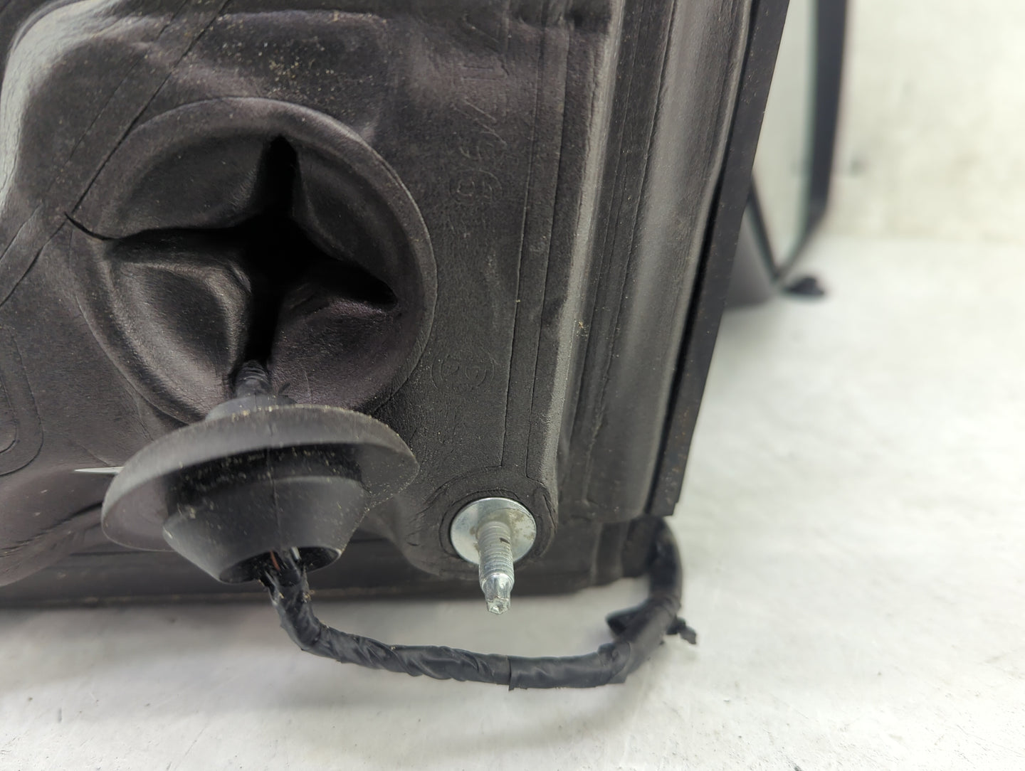 2014-2019 Chevrolet Silverado 1500 Passenger Side View Mirror - Right Door Mirror OEM Used - Oemusedautoparts1.com