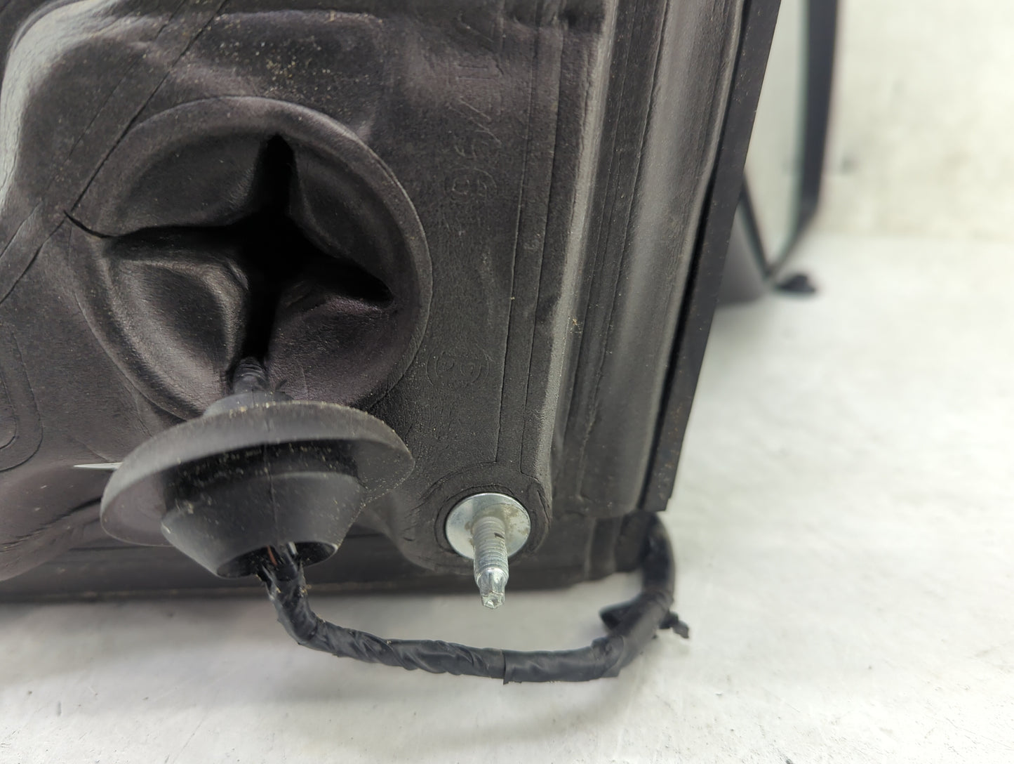 2014-2019 Chevrolet Silverado 1500 Passenger Side View Mirror - Right Door Mirror OEM Used - Oemusedautoparts1.com