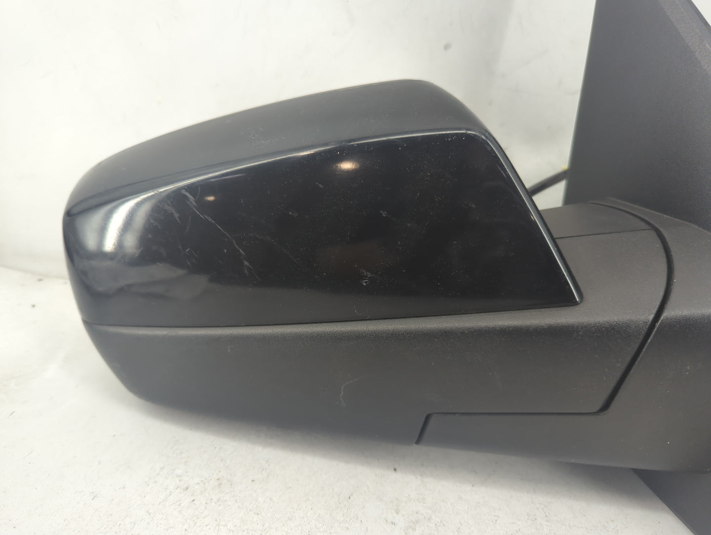 2014-2019 Chevrolet Silverado 1500 Passenger Side View Mirror - Right Door Mirror OEM Used - Oemusedautoparts1.com
