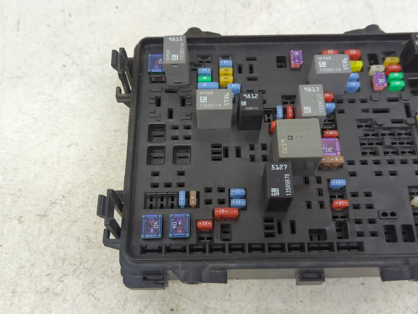 2017-2019 Chevrolet Silverado 1500 Fusebox Fuse Box Panel Relay Module P/N:84075777 13500114, 13500113 Fits Fits 2017 2018 2