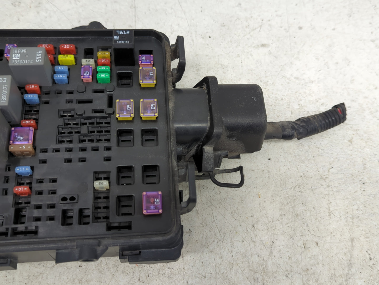 2017-2019 Chevrolet Silverado 1500 Fusebox Fuse Box Panel Relay Module P/N:84075777 13500114, 13500113 Fits Fits 2017 2018 2