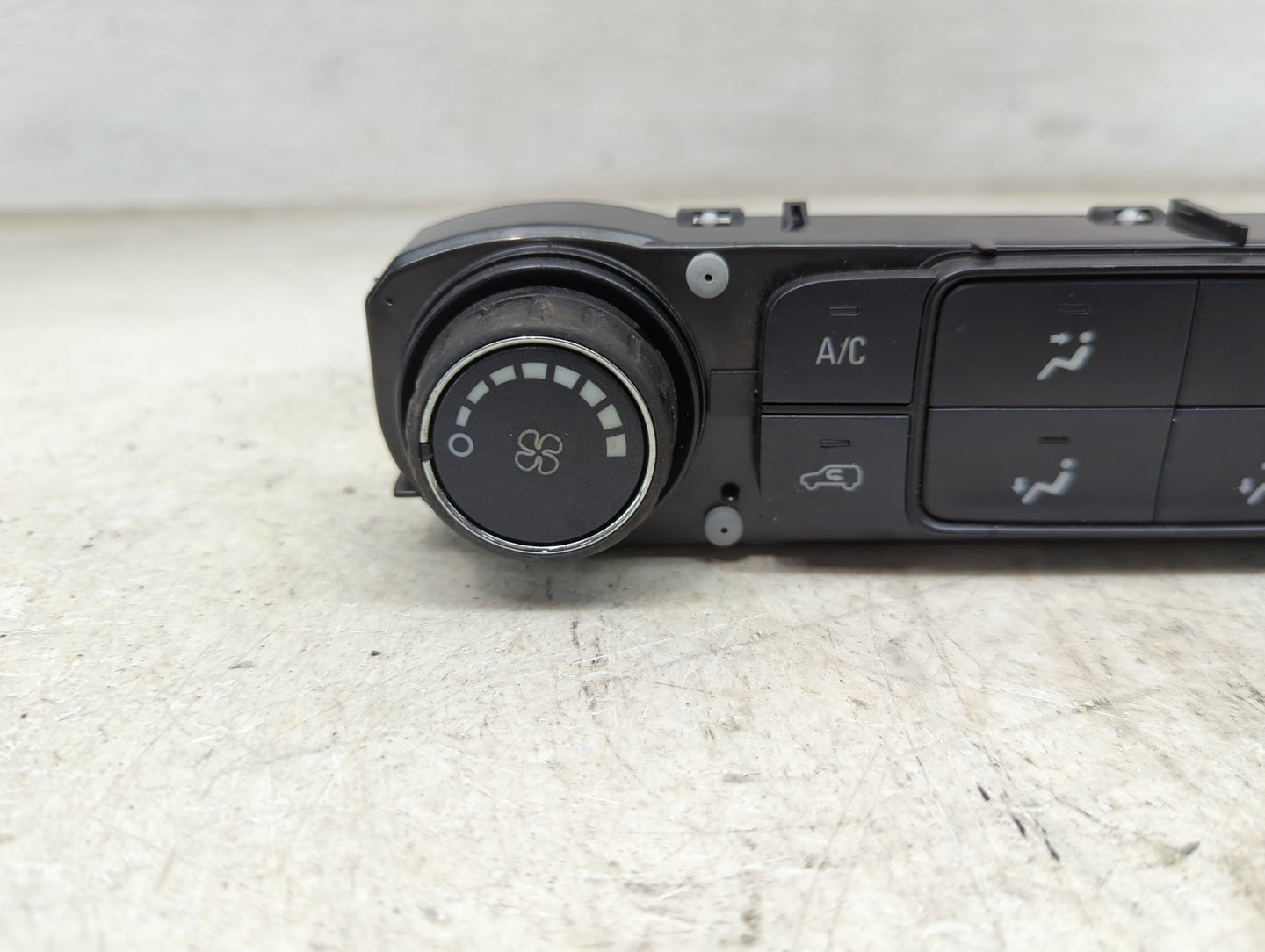 2014-2018 Chevrolet Silverado 1500 Climate Control Module Temperature AC/Heater Replacement P/N:23162930000009036 815372982 