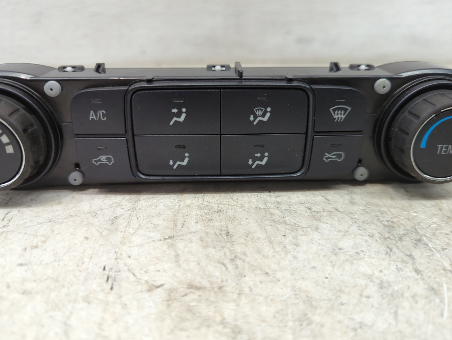 2014-2018 Chevrolet Silverado 1500 Climate Control Module Temperature AC/Heater Replacement P/N:23162930000009036 815372982 