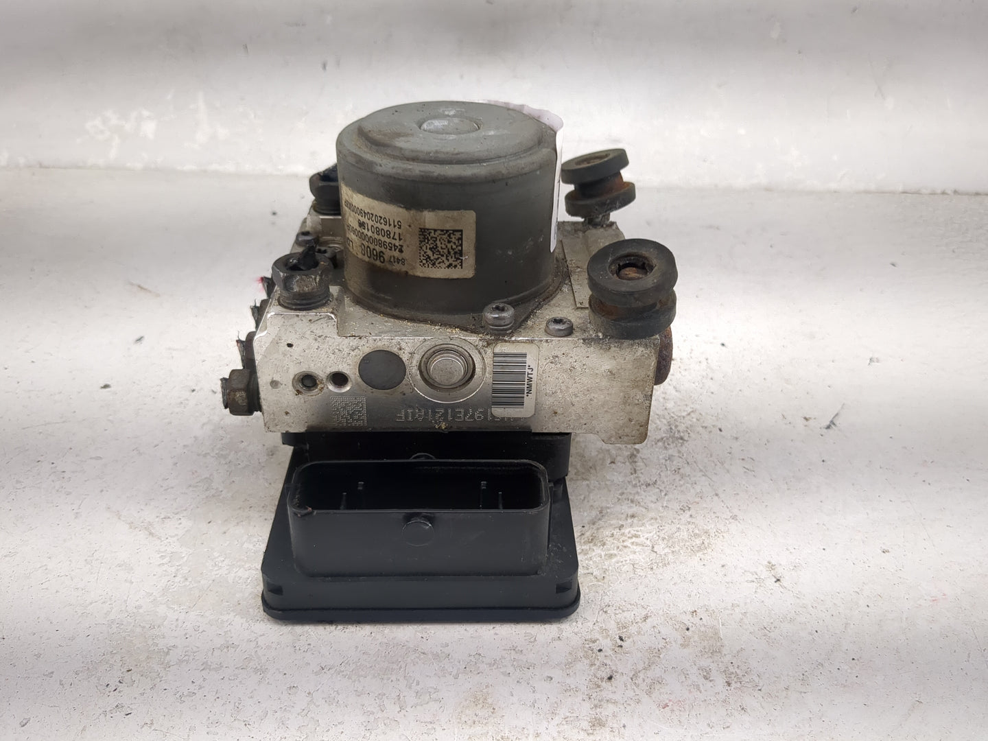 2017-2019 Chevrolet Silverado 1500 ABS Pump Control Module Replacement P/N:84179610 8511207 Fits Fits 2017 2018 2019 2020 OE