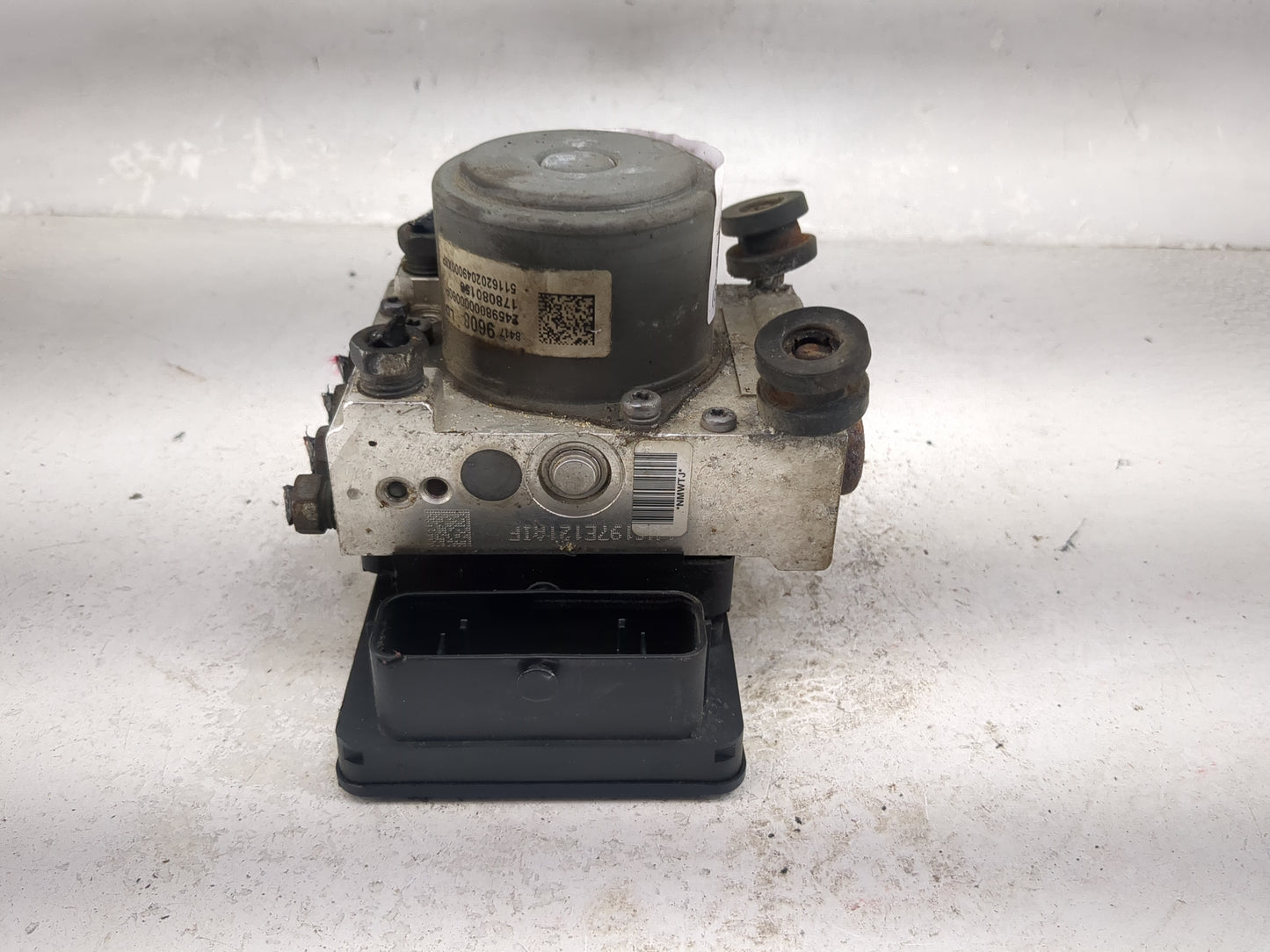 2017-2019 Chevrolet Silverado 1500 ABS Pump Control Module Replacement P/N:84179610 8511207 Fits Fits 2017 2018 2019 2020 OE