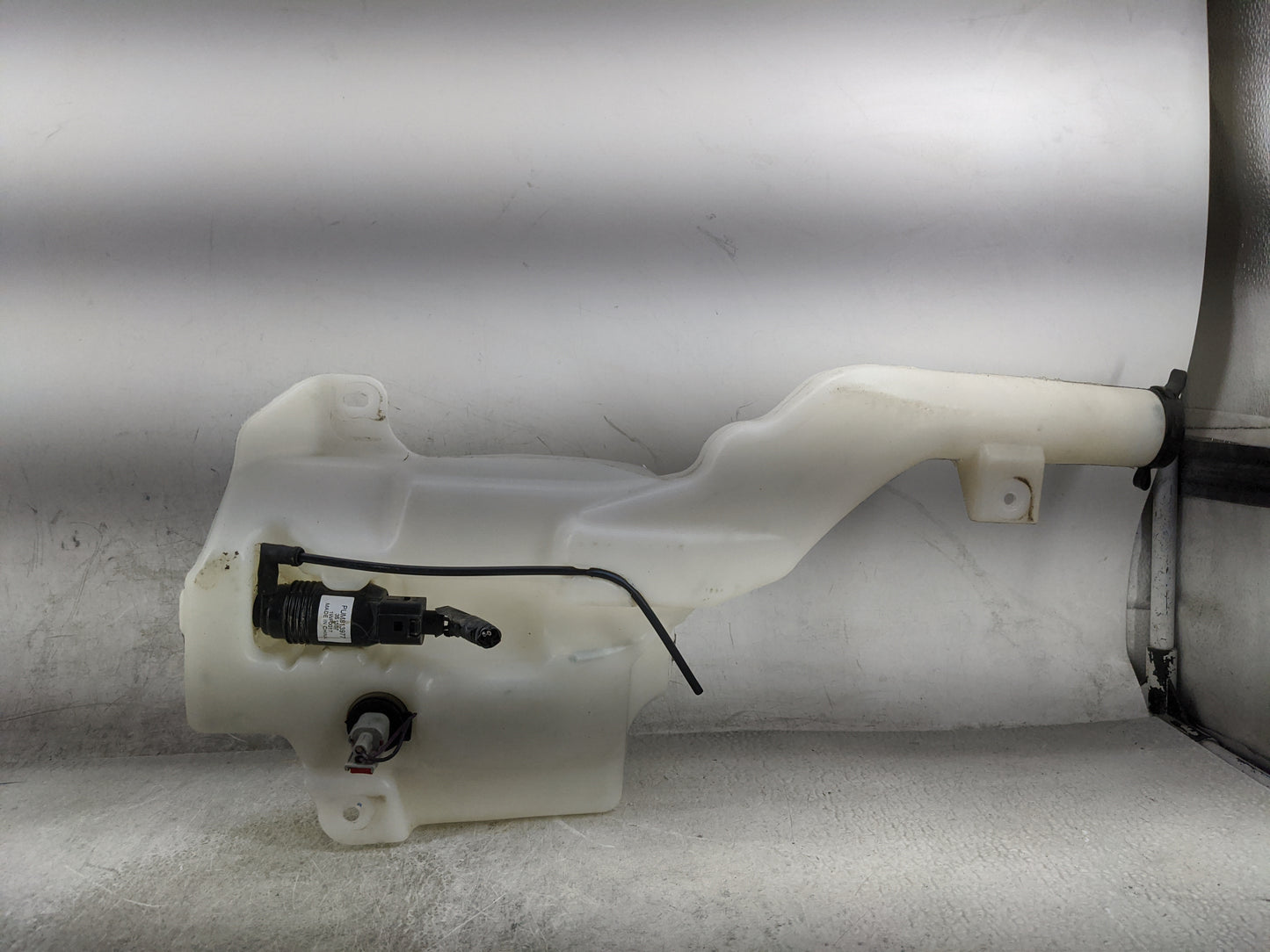 2015 Silverado 1500 Windshield Washer Fluid Reservoir Bottle Oem - Oemusedautoparts1.com