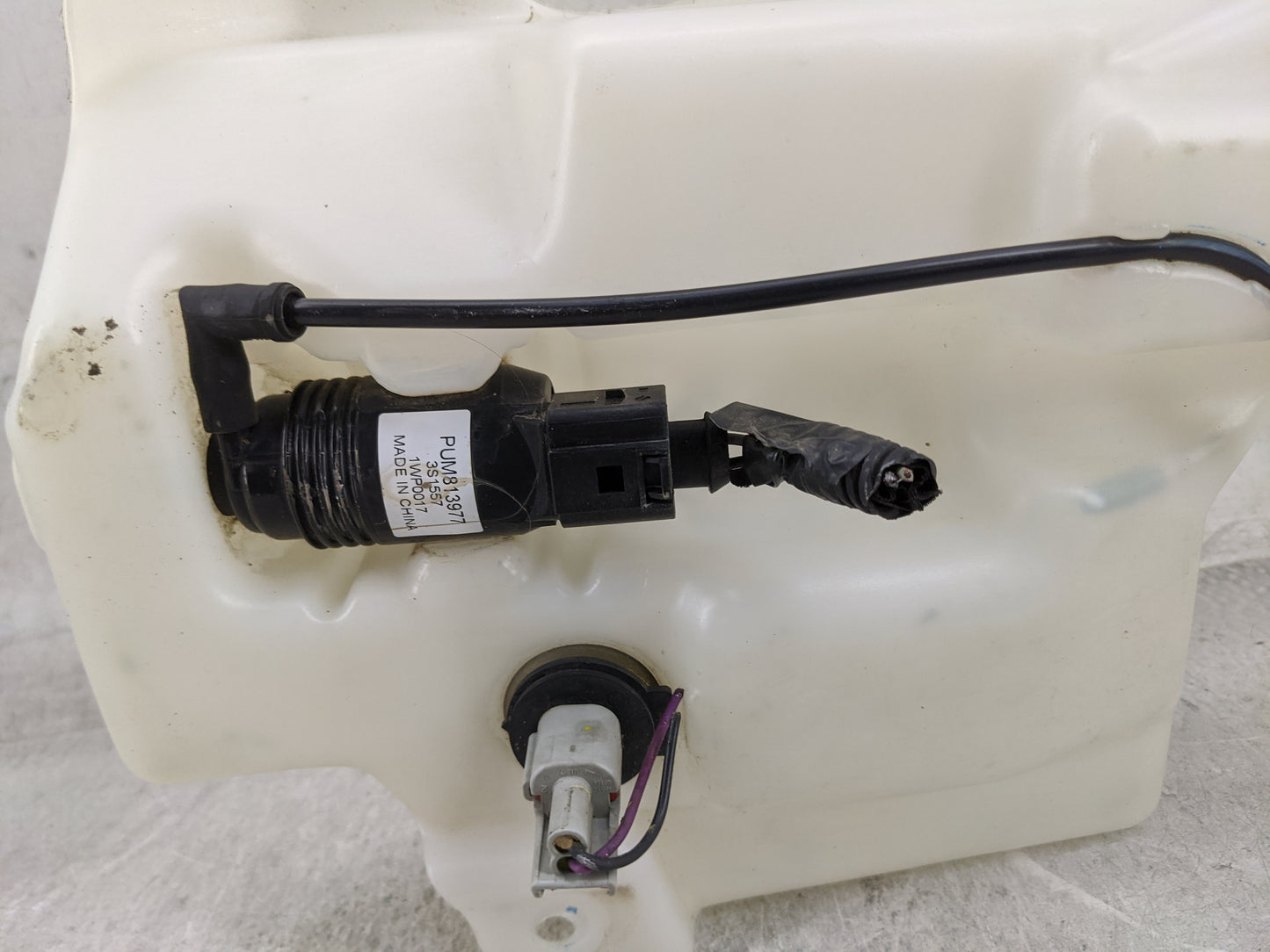 2015 Silverado 1500 Windshield Washer Fluid Reservoir Bottle Oem - Oemusedautoparts1.com