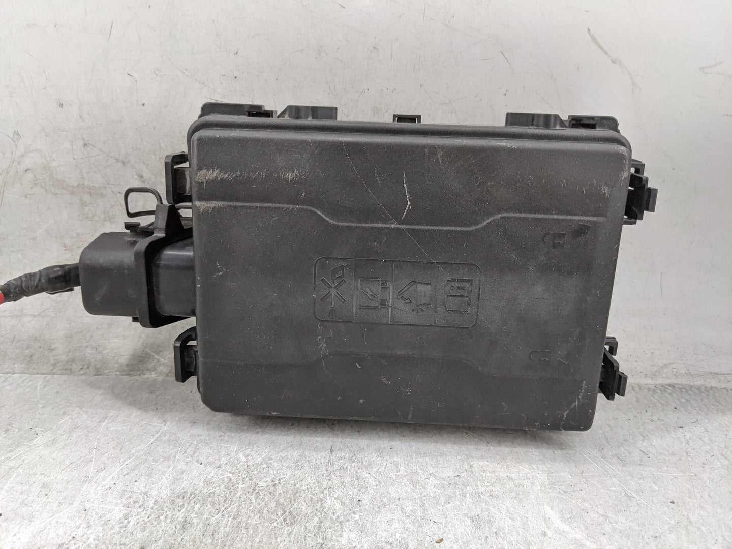 2016-2018 Chevrolet Silverado 1500 Fusebox Fuse Box Panel Relay Module P/N:84075777 Fits Fits 2016 2017 2018 OEM Used Auto P