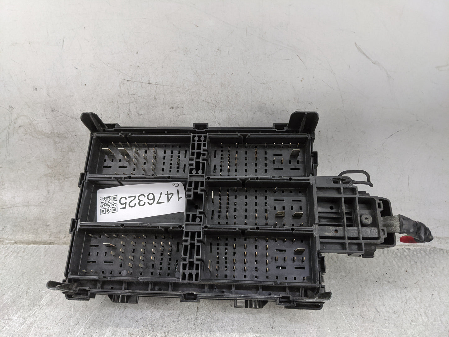 2016-2018 Chevrolet Silverado 1500 Fusebox Fuse Box Panel Relay Module P/N:84075777 Fits Fits 2016 2017 2018 OEM Used Auto P