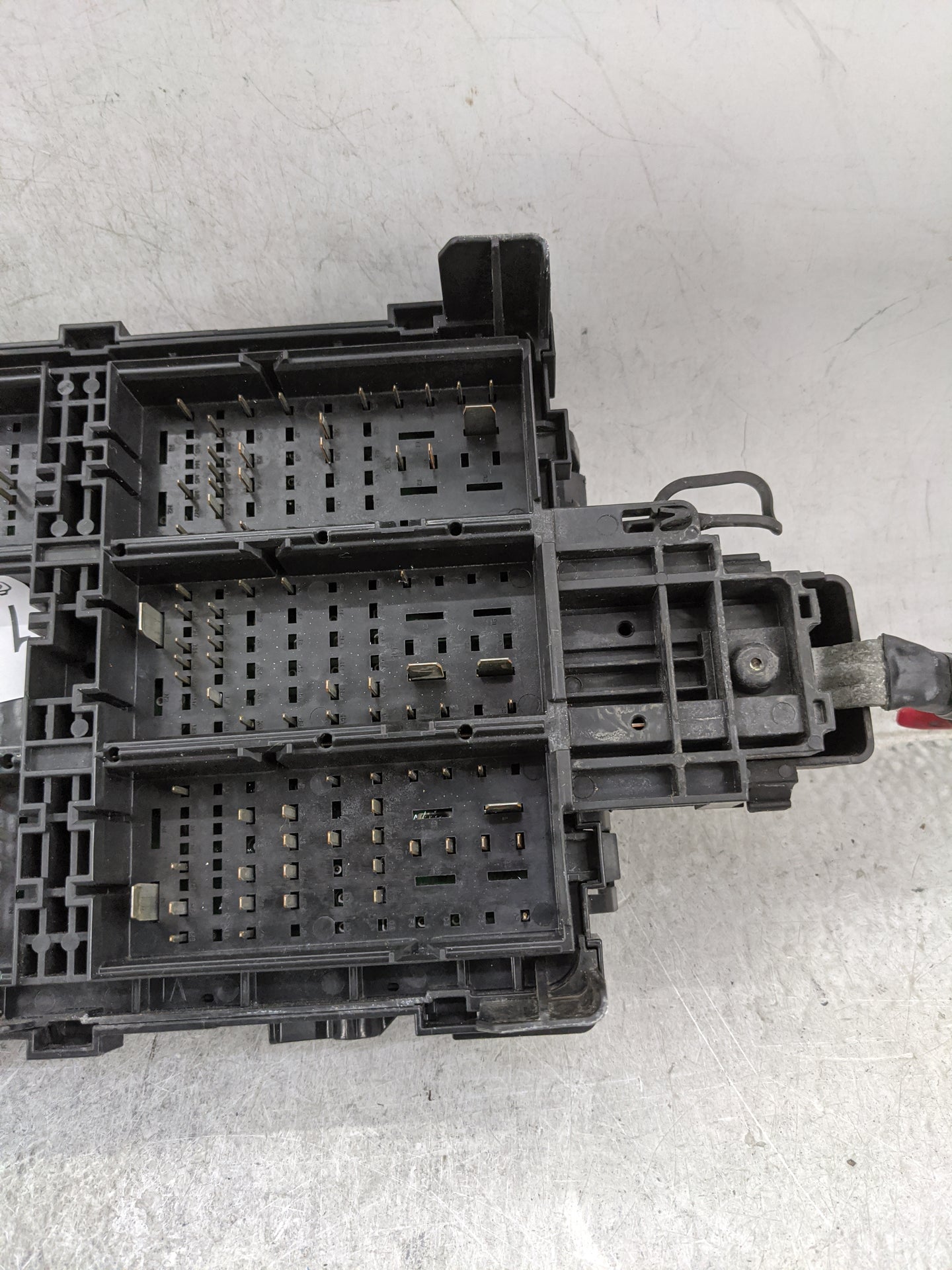 2016-2018 Chevrolet Silverado 1500 Fusebox Fuse Box Panel Relay Module P/N:84075777 Fits Fits 2016 2017 2018 OEM Used Auto P
