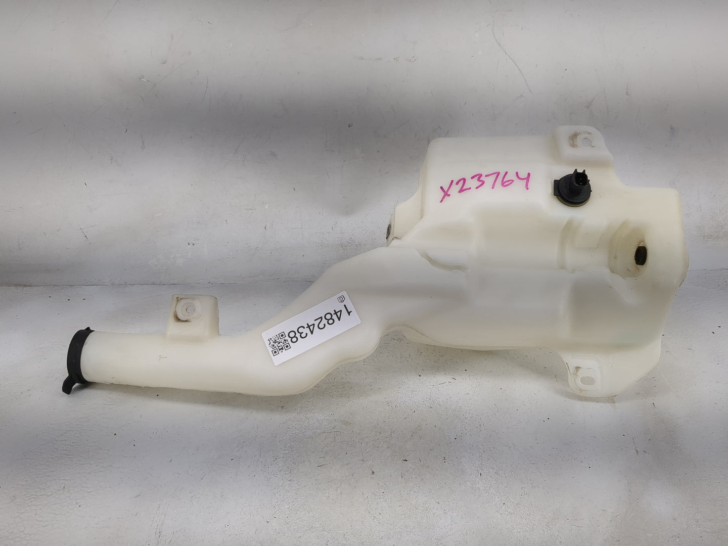 2015 Chevrolet Silverado 1500 Windshield Washer Fluid Reservoir Bottle 1482438 - Oemusedautoparts1.com