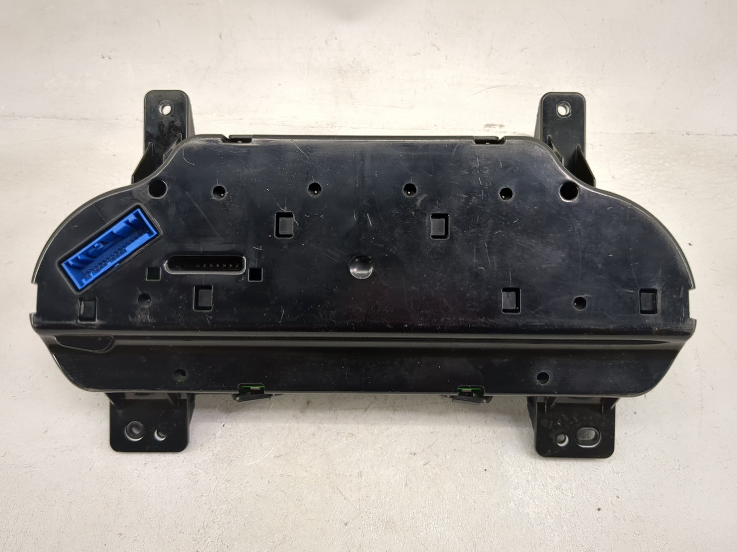 2017 Chevrolet Silverado 1500 Instrument Cluster Speedometer Gauges P/N:84068685 7110500000000X, 812812097 Miles: Fits OEM U