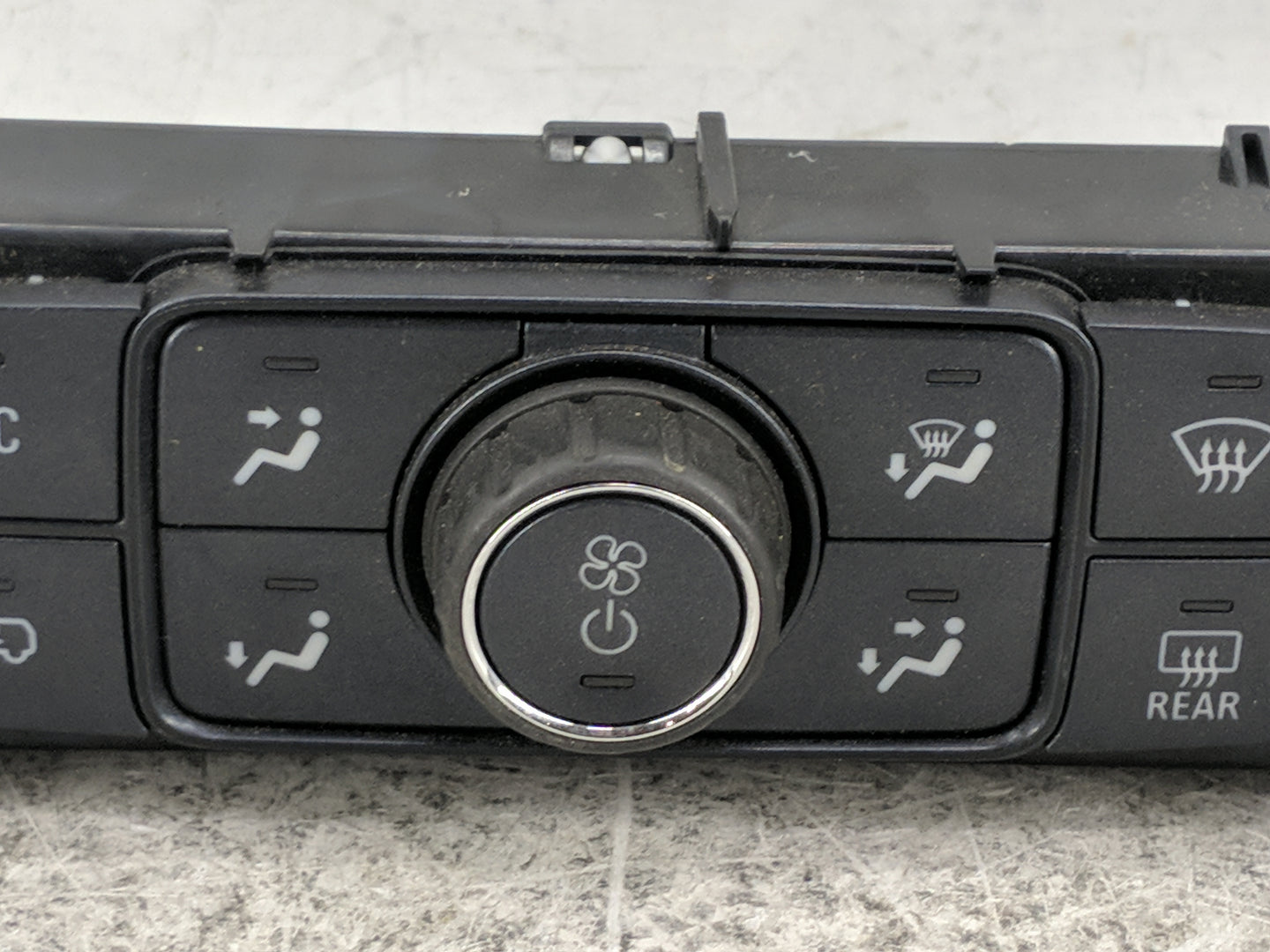 2014-2019 Chevrolet Silverado 1500 Climate Control Module Temperature AC/Heater Replacement P/N:84164476 7370200000000X Fits