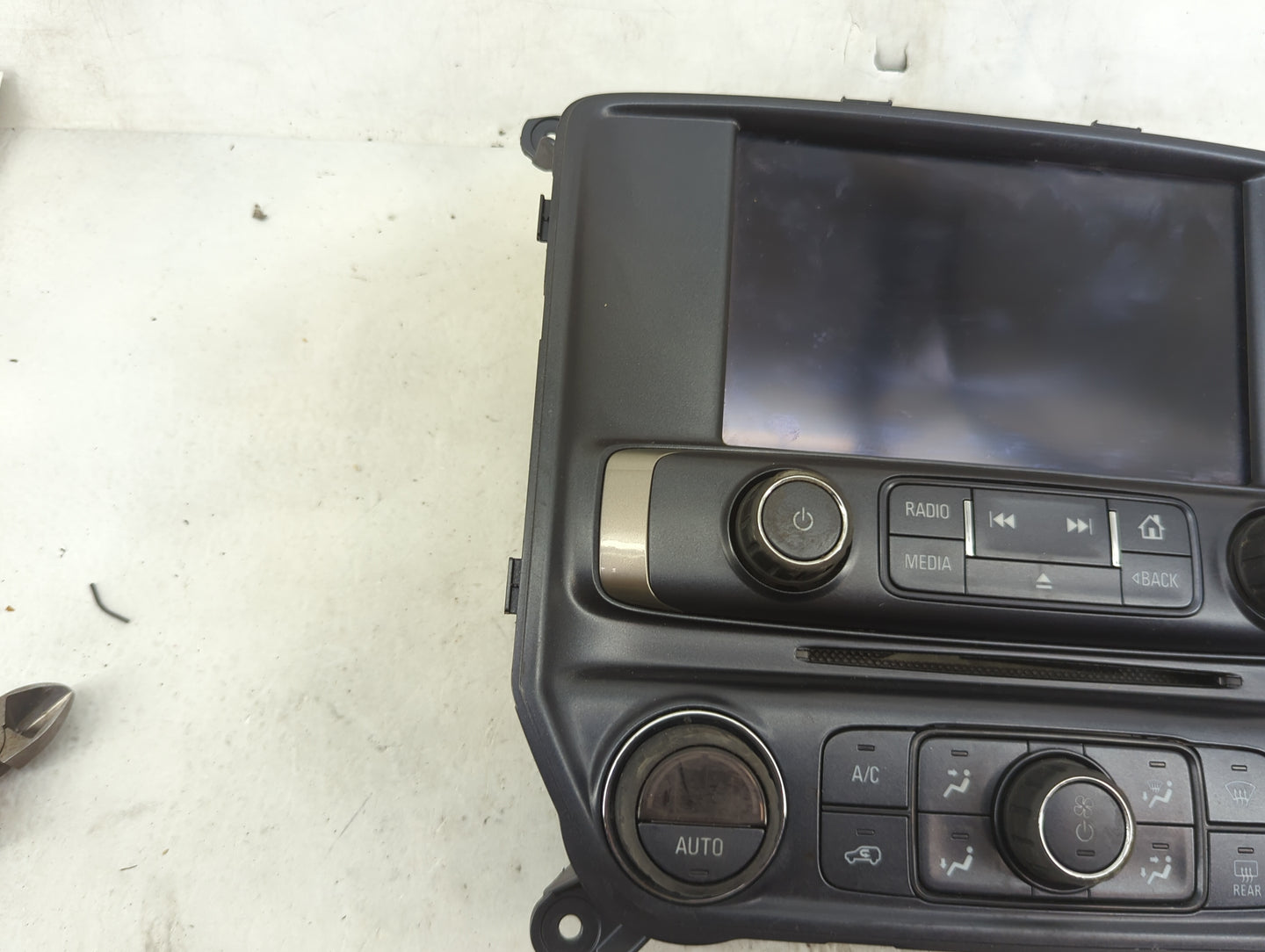 2016-2019 Chevrolet Silverado 1500 Radio Control Panel 1487144 - Oemusedautoparts1.com