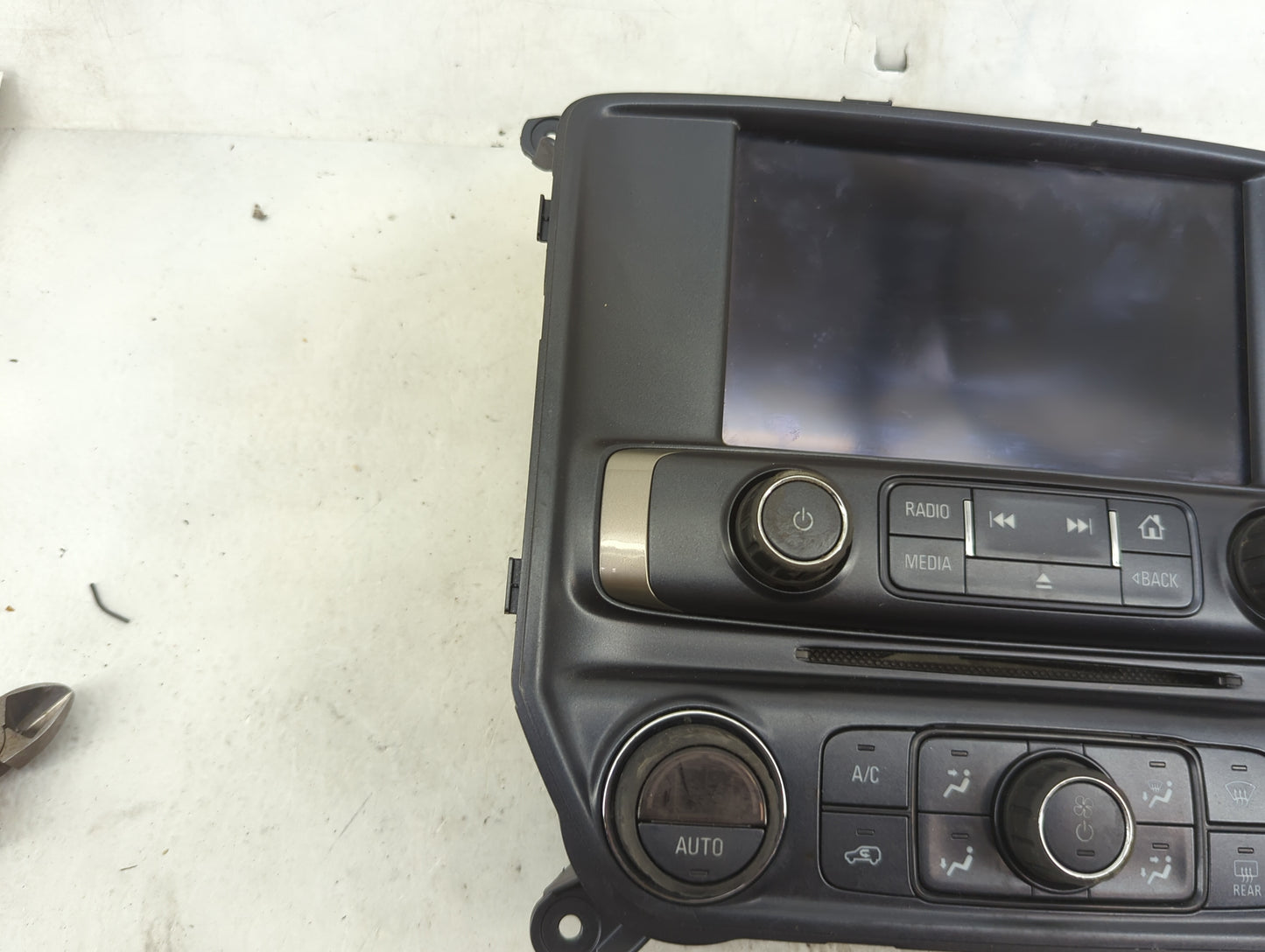 2016-2019 Chevrolet Silverado 1500 Radio Control Panel 1487144 - Oemusedautoparts1.com