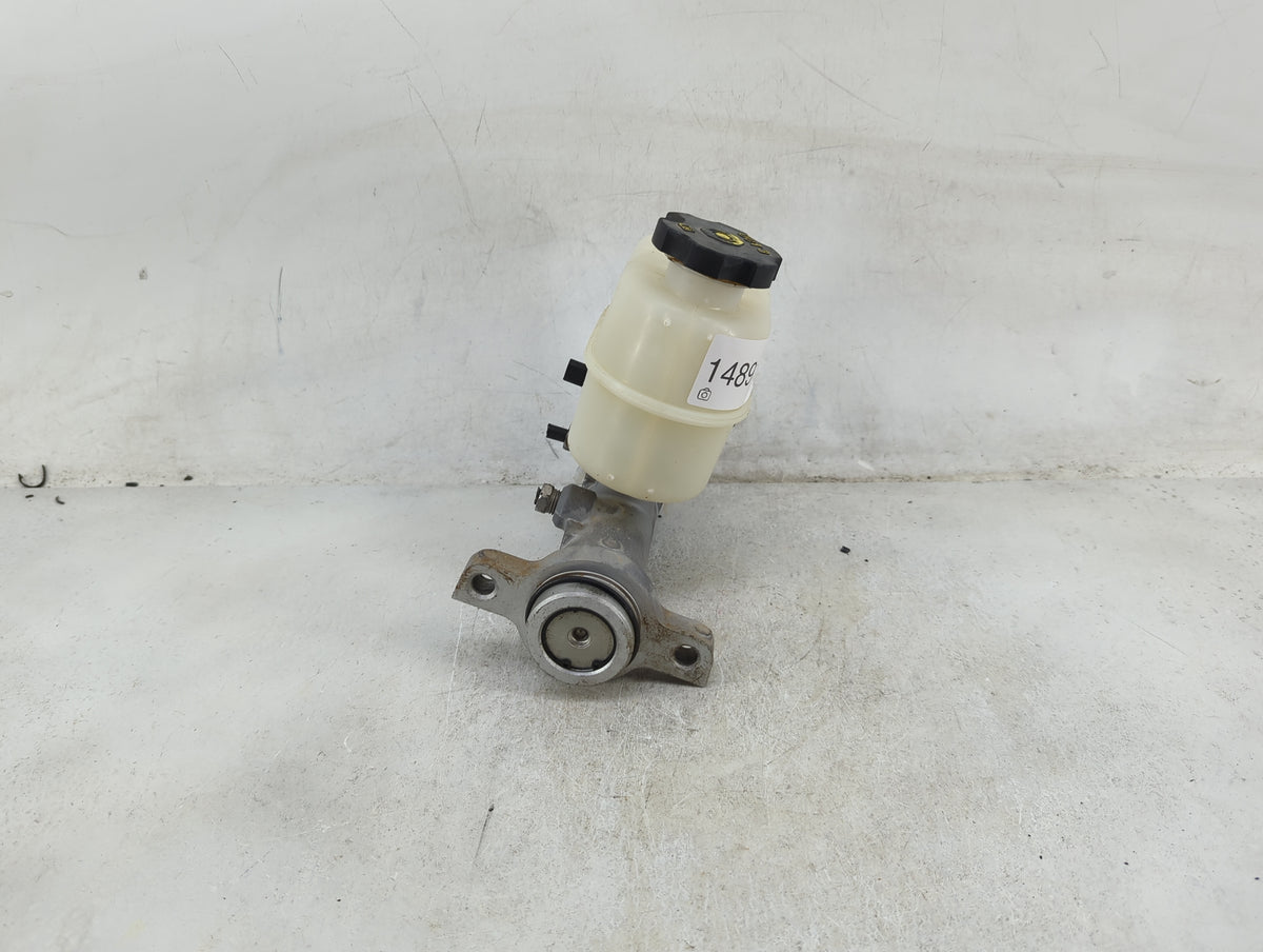 2014-2019 Chevrolet Silverado 1500 Brake Master Cylinder 1489188 - Oemusedautoparts1.com