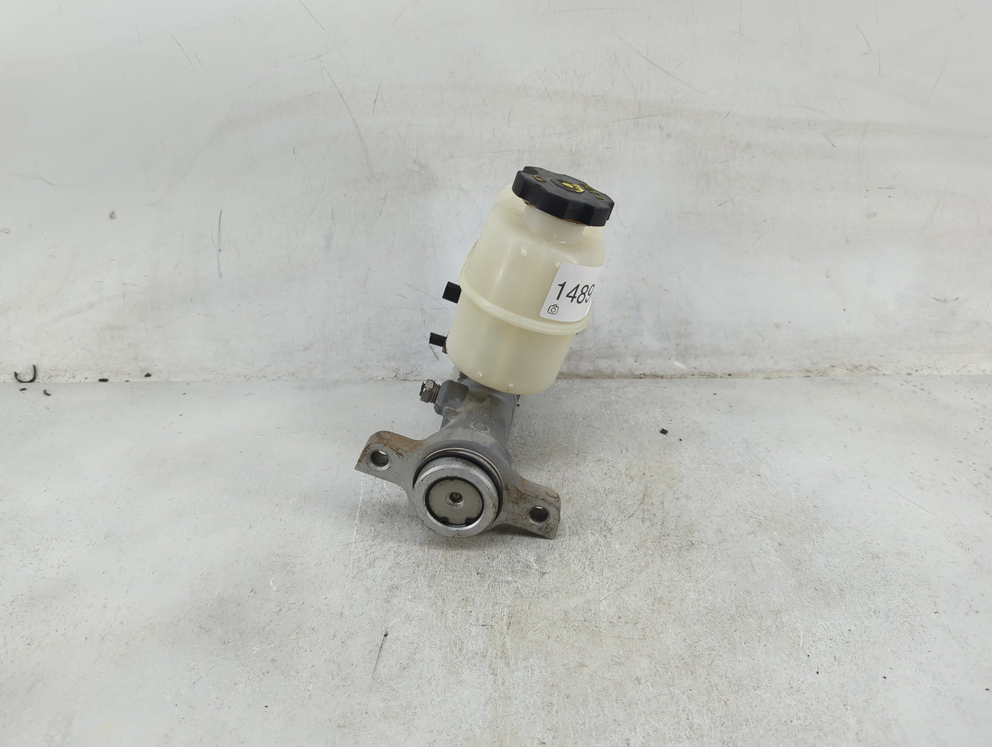 2014-2019 Chevrolet Silverado 1500 Brake Master Cylinder 1489188 - Oemusedautoparts1.com