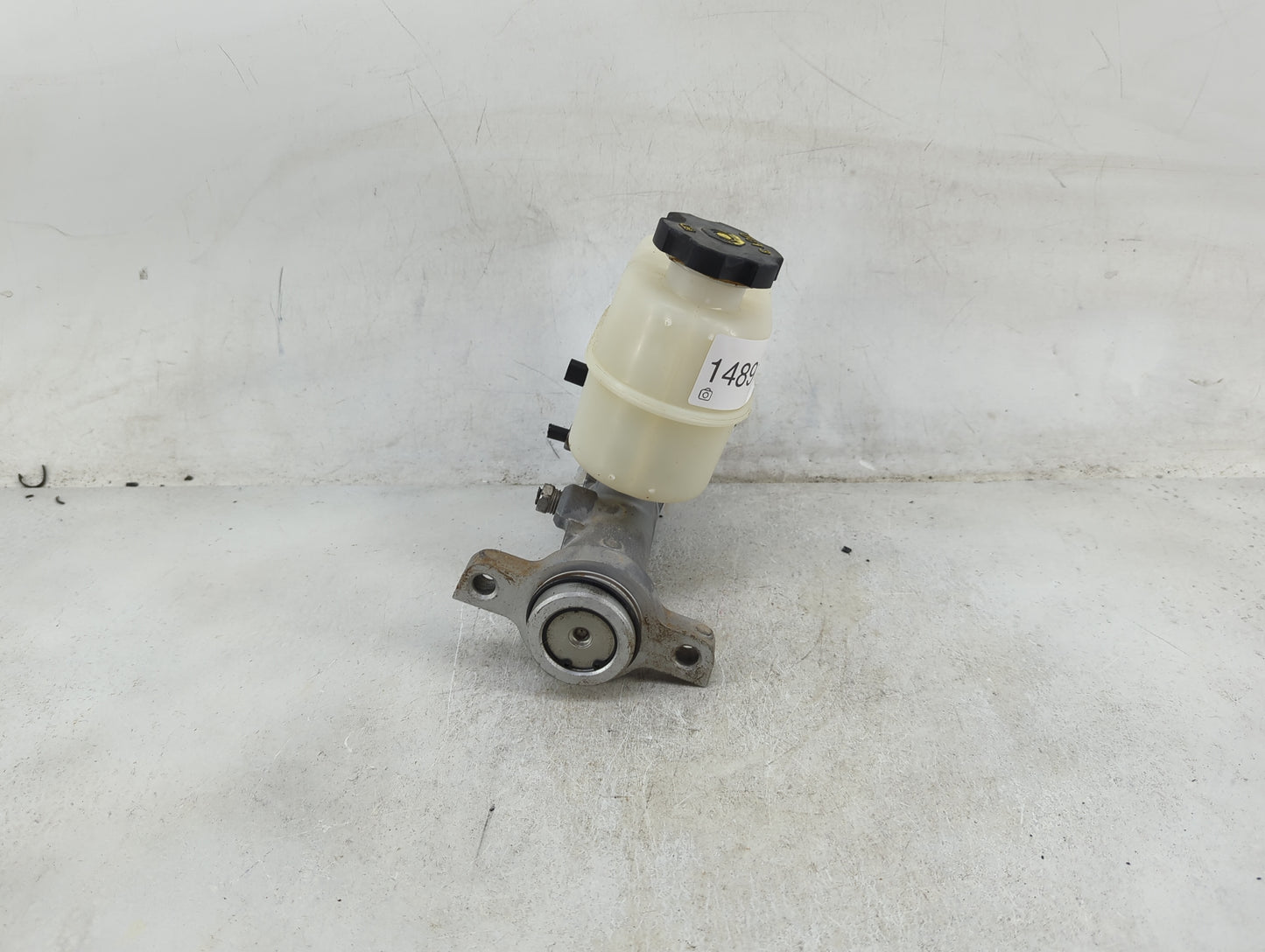 2014-2019 Chevrolet Silverado 1500 Brake Master Cylinder 1489188 - Oemusedautoparts1.com