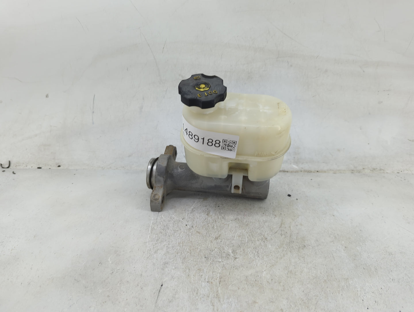 2014-2019 Chevrolet Silverado 1500 Brake Master Cylinder 1489188 - Oemusedautoparts1.com