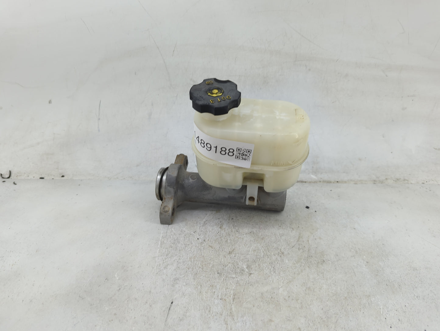 2014-2019 Chevrolet Silverado 1500 Brake Master Cylinder 1489188 - Oemusedautoparts1.com
