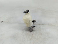 2014-2019 Chevrolet Silverado 1500 Brake Master Cylinder 1489188 - Oemusedautoparts1.com