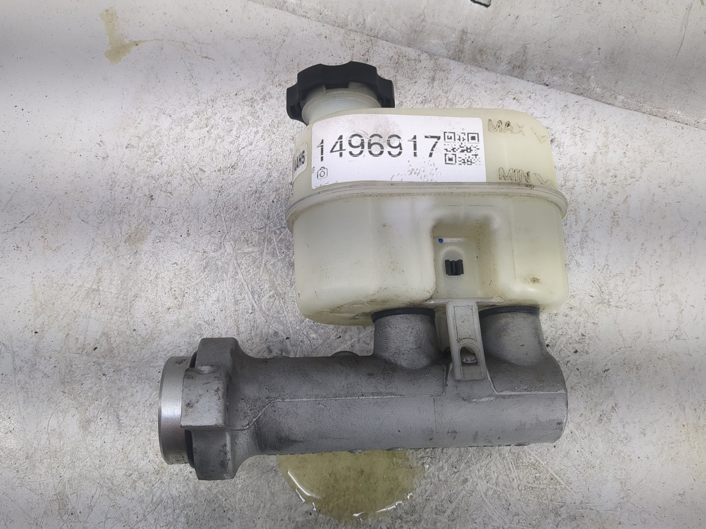 2014-2019 Chevrolet Silverado 1500 Brake Master Cylinder 1496917 - Oemusedautoparts1.com