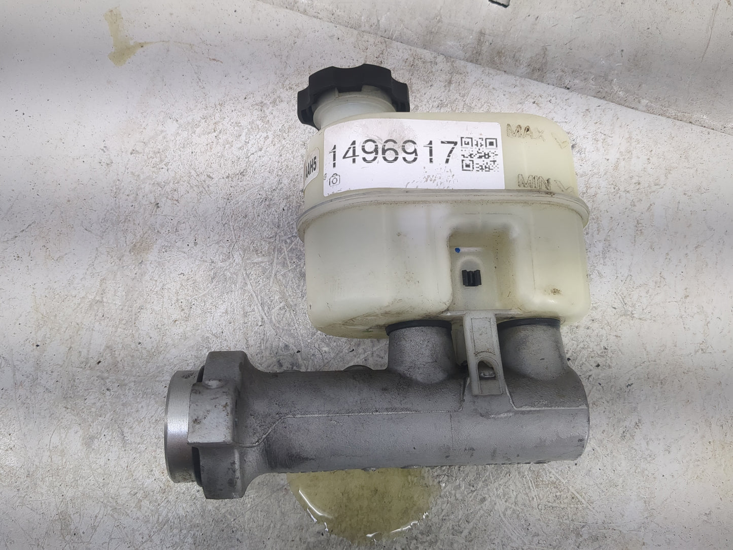 2014-2019 Chevrolet Silverado 1500 Brake Master Cylinder 1496917 - Oemusedautoparts1.com