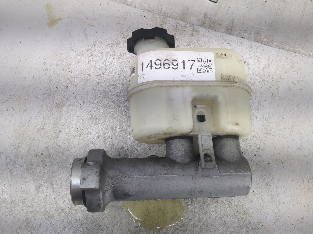 2014-2019 Chevrolet Silverado 1500 Brake Master Cylinder 1496917 - Oemusedautoparts1.com