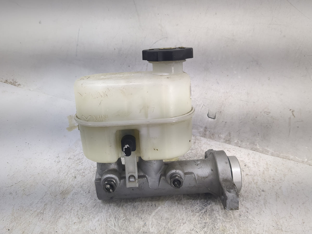 2014-2019 Chevrolet Silverado 1500 Brake Master Cylinder 1496917 - Oemusedautoparts1.com