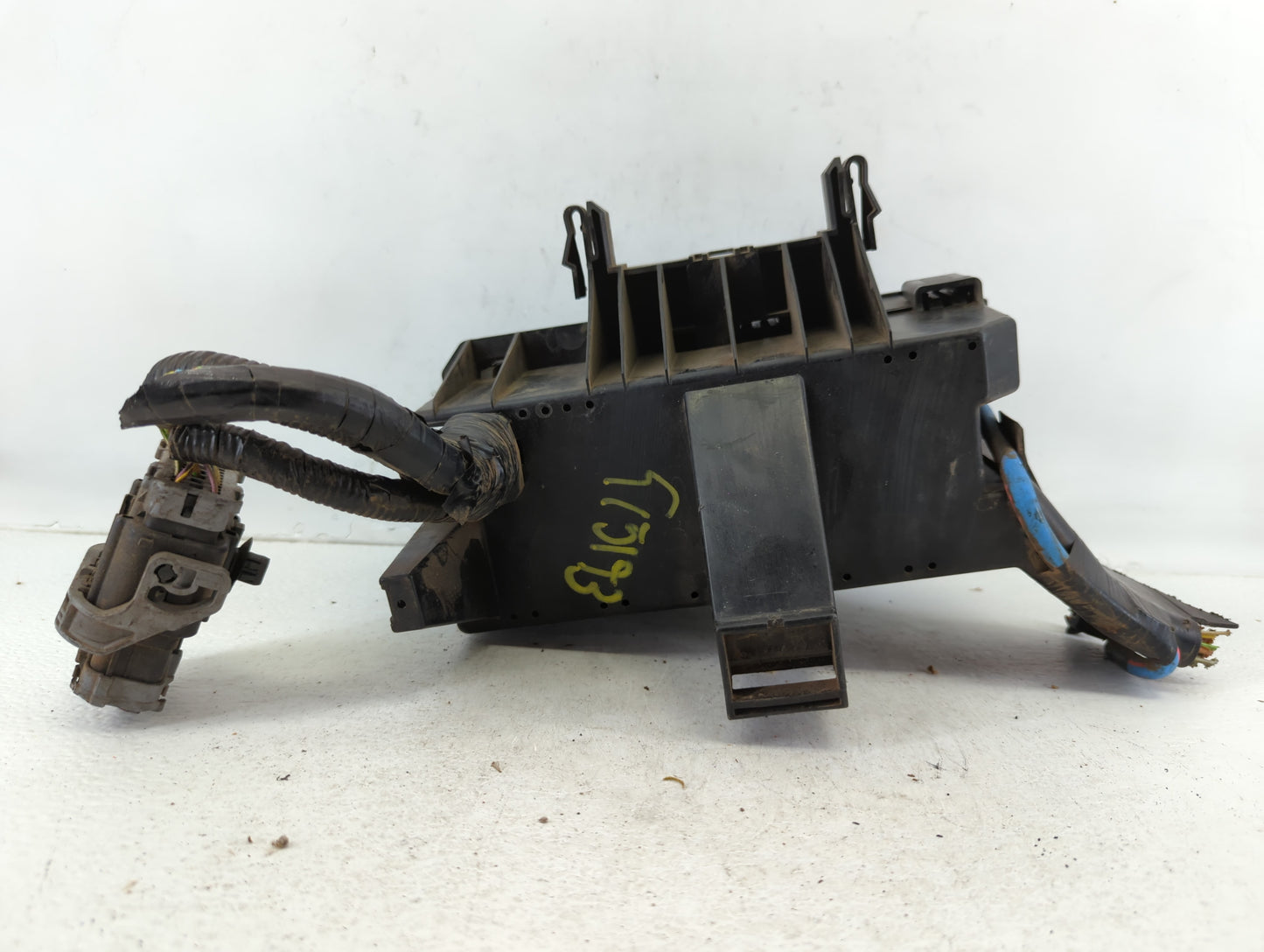 2017-2018 Chevrolet Silverado 1500 Fusebox Fuse Box Panel Relay Module P/N:BT4T-14A003-AA Fits Fits 2017 2018 2019 OEM Used 