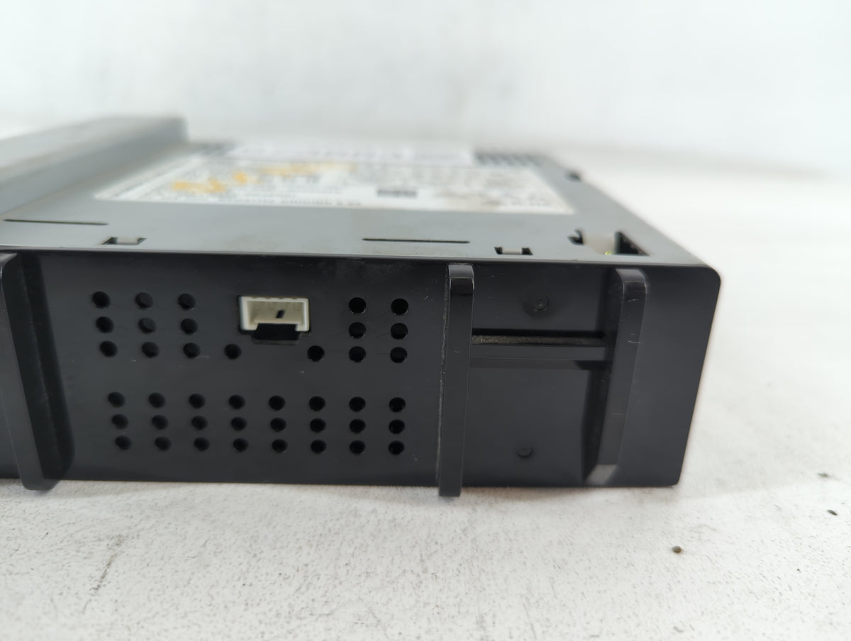 2017-2018 Chevrolet Silverado 1500 Am Fm Cd Player Radio Receiver 673683 - Oemusedautoparts1.com
