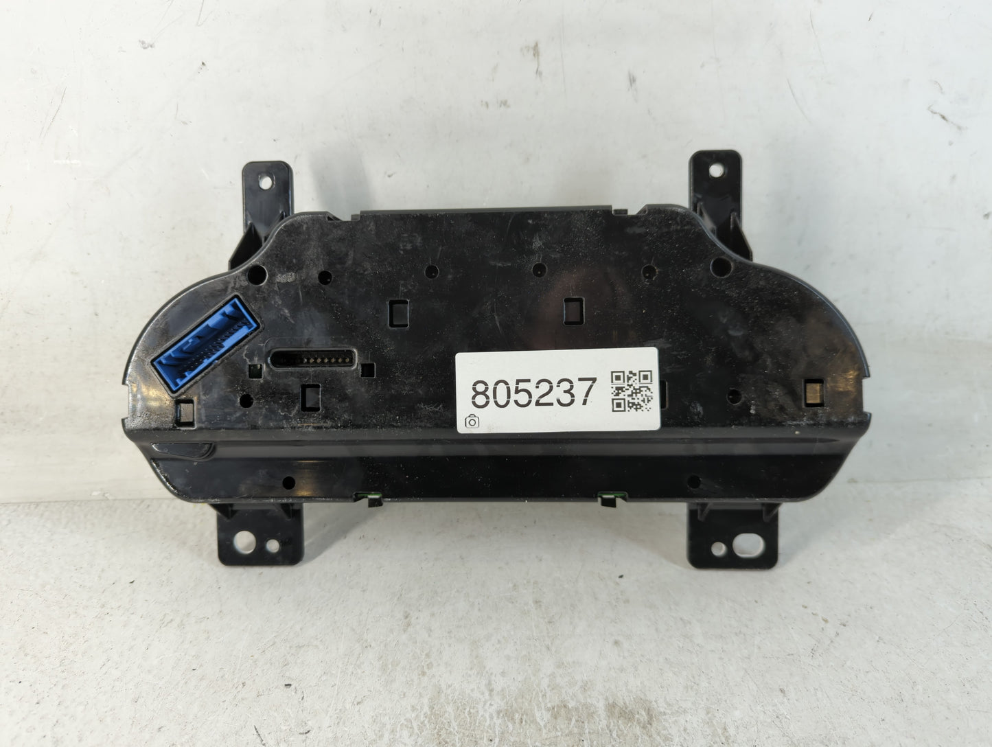 2017 Chevrolet Silverado 1500 Instrument Cluster Speedometer Gauges P/N:84068685 Fits OEM Used Auto Parts - Oemusedautoparts