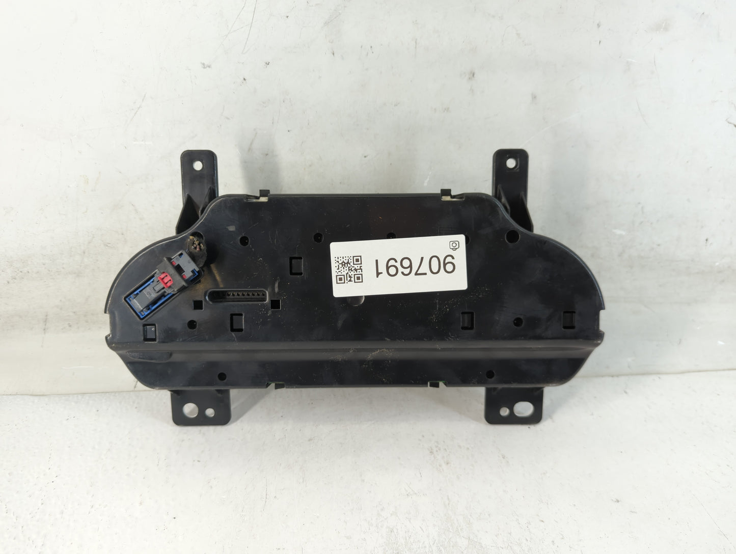 2017 Chevrolet Silverado 1500 Instrument Cluster Speedometer Gauges P/N:84068685 Fits OEM Used Auto Parts - Oemusedautoparts