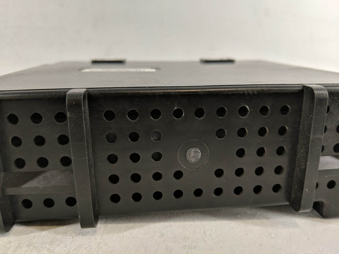 2017-2018 Chevrolet Silverado 2500 Radio AM FM Cd Player Receiver Replacement Fits Fits 2017 2018 OEM Used Auto Parts - Oemu