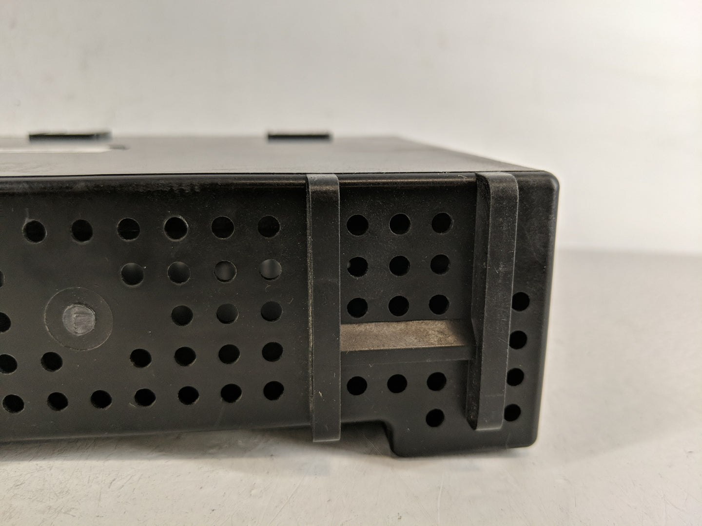 2017-2018 Chevrolet Silverado 2500 Radio AM FM Cd Player Receiver Replacement Fits Fits 2017 2018 OEM Used Auto Parts - Oemu