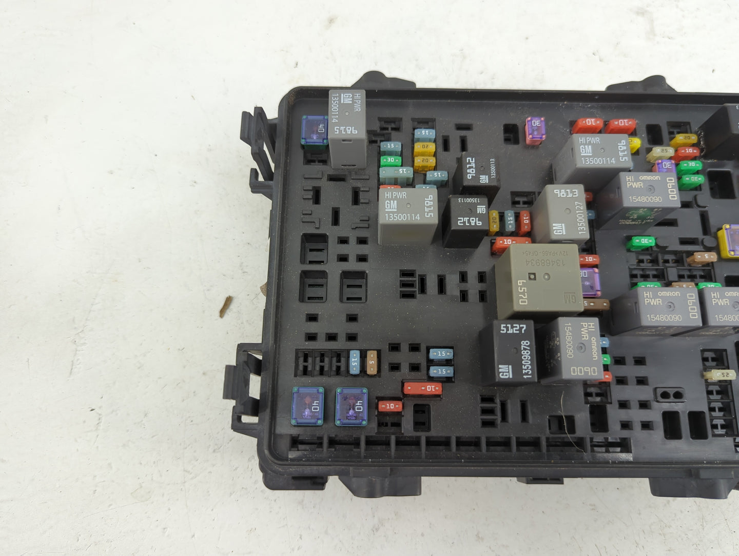 2017-2018 Chevrolet Silverado 2500 Fusebox Fuse Box Panel Relay Module P/N:84303174 Fits Fits 2017 2018 2019 OEM Used Auto P