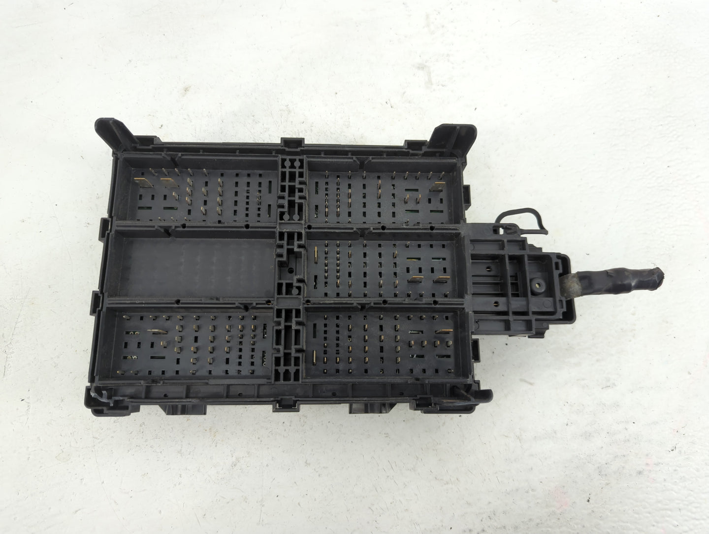 2017-2018 Chevrolet Silverado 2500 Fusebox Fuse Box Panel Relay Module P/N:84303174 Fits Fits 2017 2018 2019 OEM Used Auto P