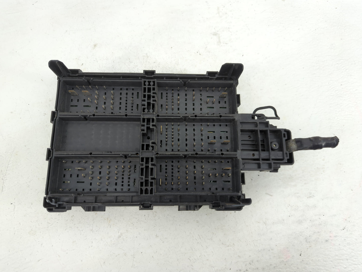 2017-2018 Chevrolet Silverado 2500 Fusebox Fuse Box Panel Relay Module P/N:84303174 Fits Fits 2017 2018 2019 OEM Used Auto P