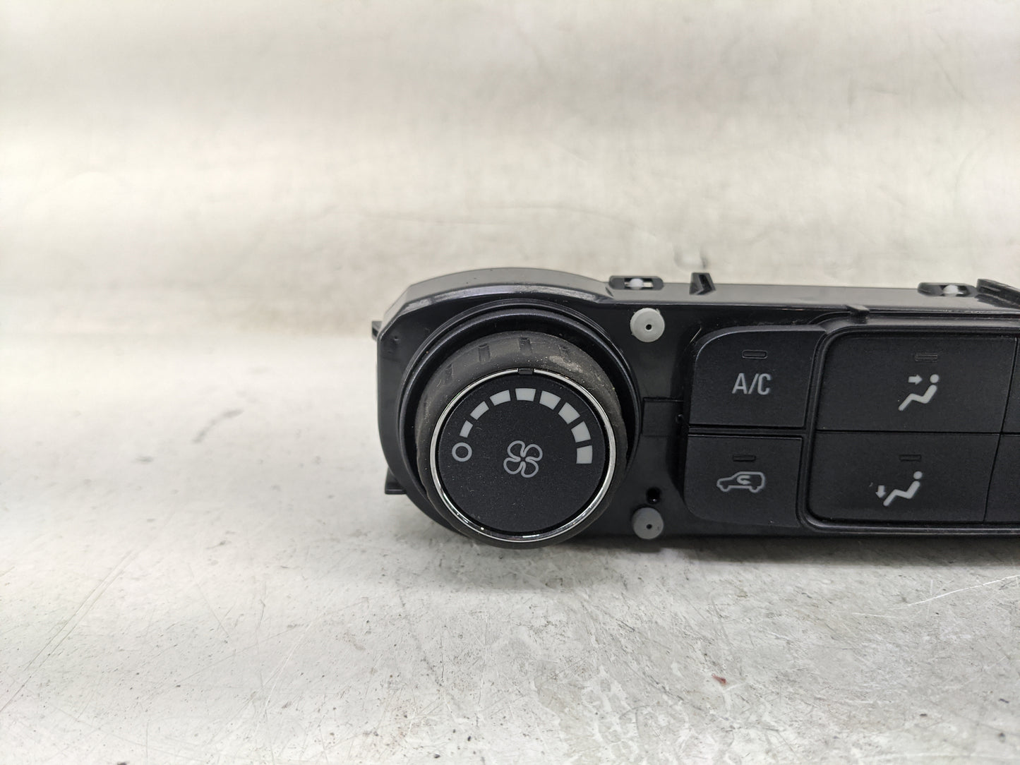 2017 Chevrolet Silverado 2500 Climate Control Module Temperature AC/Heater Replacement P/N:84164475 Fits OEM Used Auto Parts