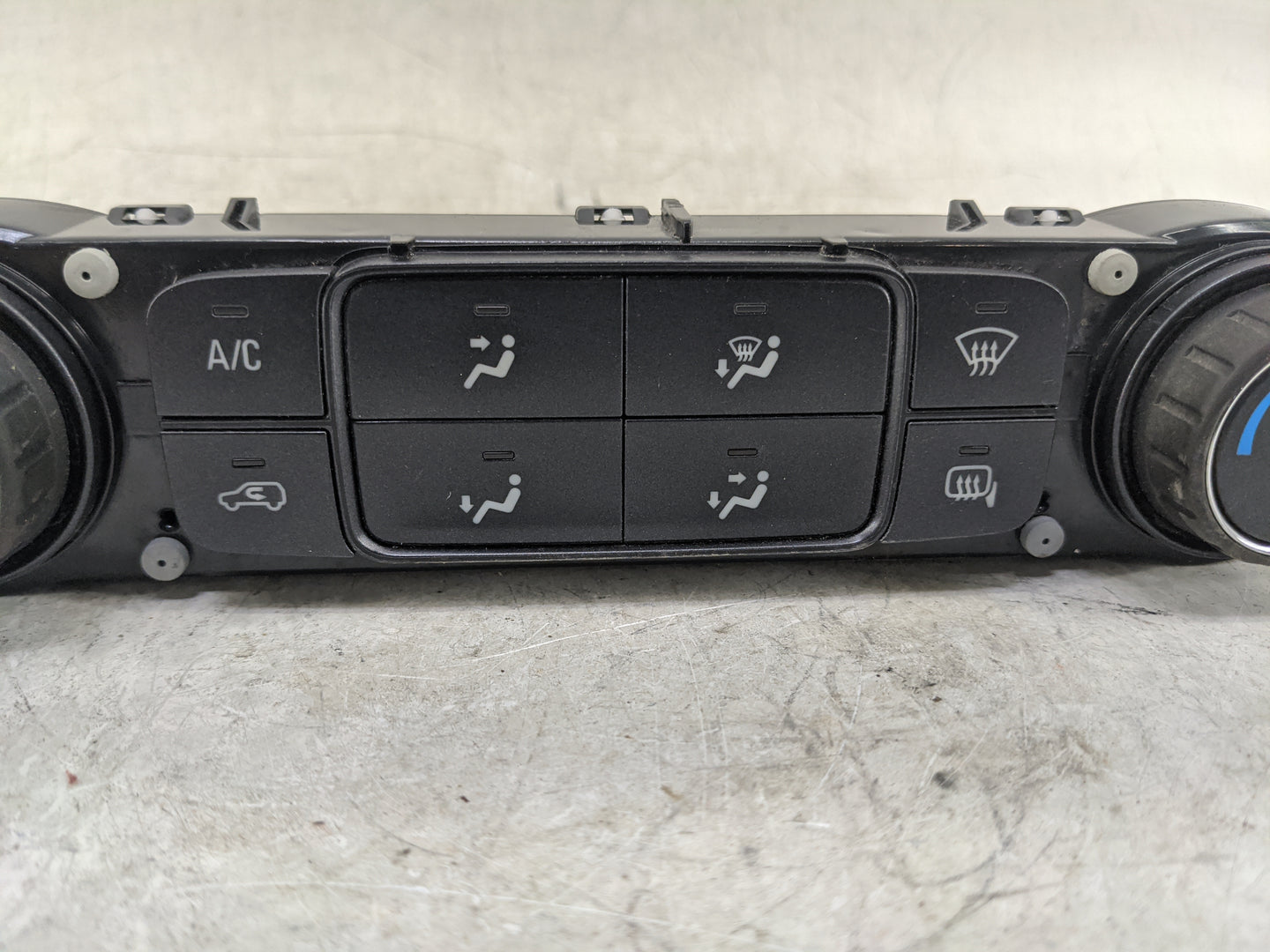 2017 Chevrolet Silverado 2500 Climate Control Module Temperature AC/Heater Replacement P/N:84164475 Fits OEM Used Auto Parts