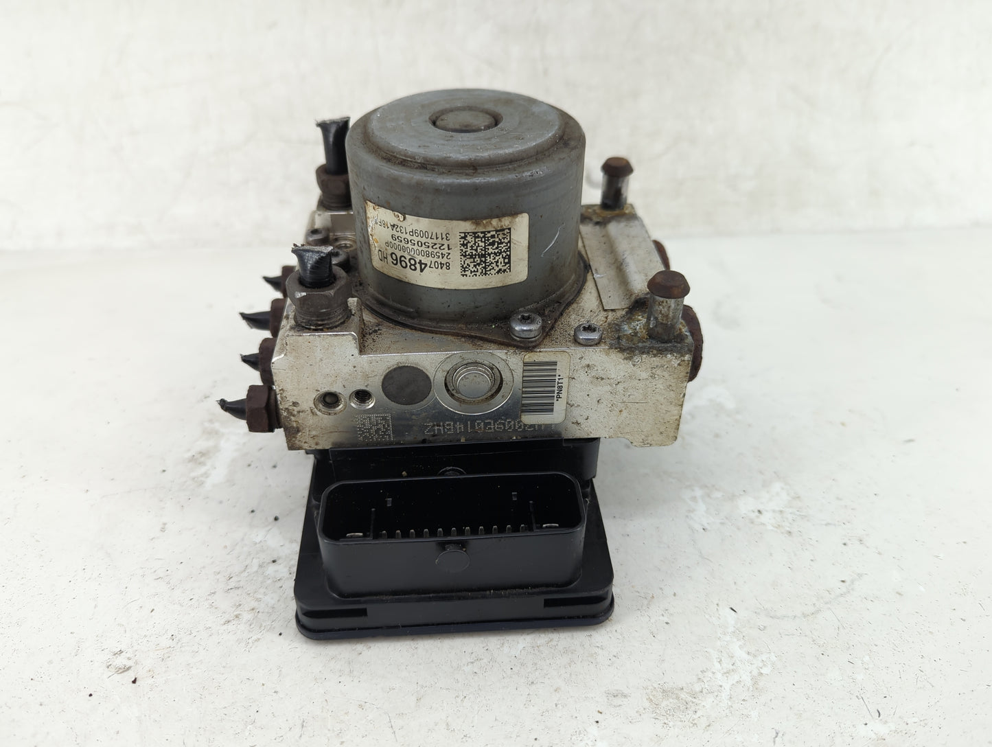 2017 Chevrolet Silverado 2500 ABS Pump Control Module Replacement Fits Fits 2018 OEM Used Auto Parts - Oemusedautoparts1.com