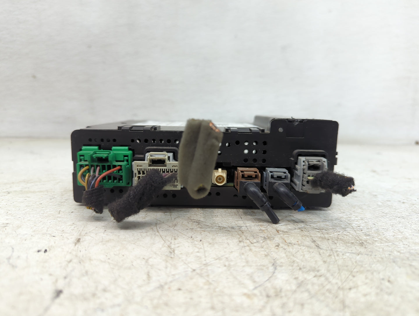2017-2018 Chevrolet Silverado 2500 Radio AM FM Cd Player Receiver Replacement P/N:84102328 Fits Fits 2017 2018 2019 OEM Used