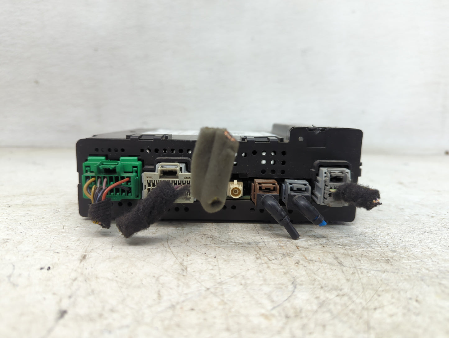 2017-2018 Chevrolet Silverado 2500 Radio AM FM Cd Player Receiver Replacement P/N:84102328 Fits Fits 2017 2018 2019 OEM Used