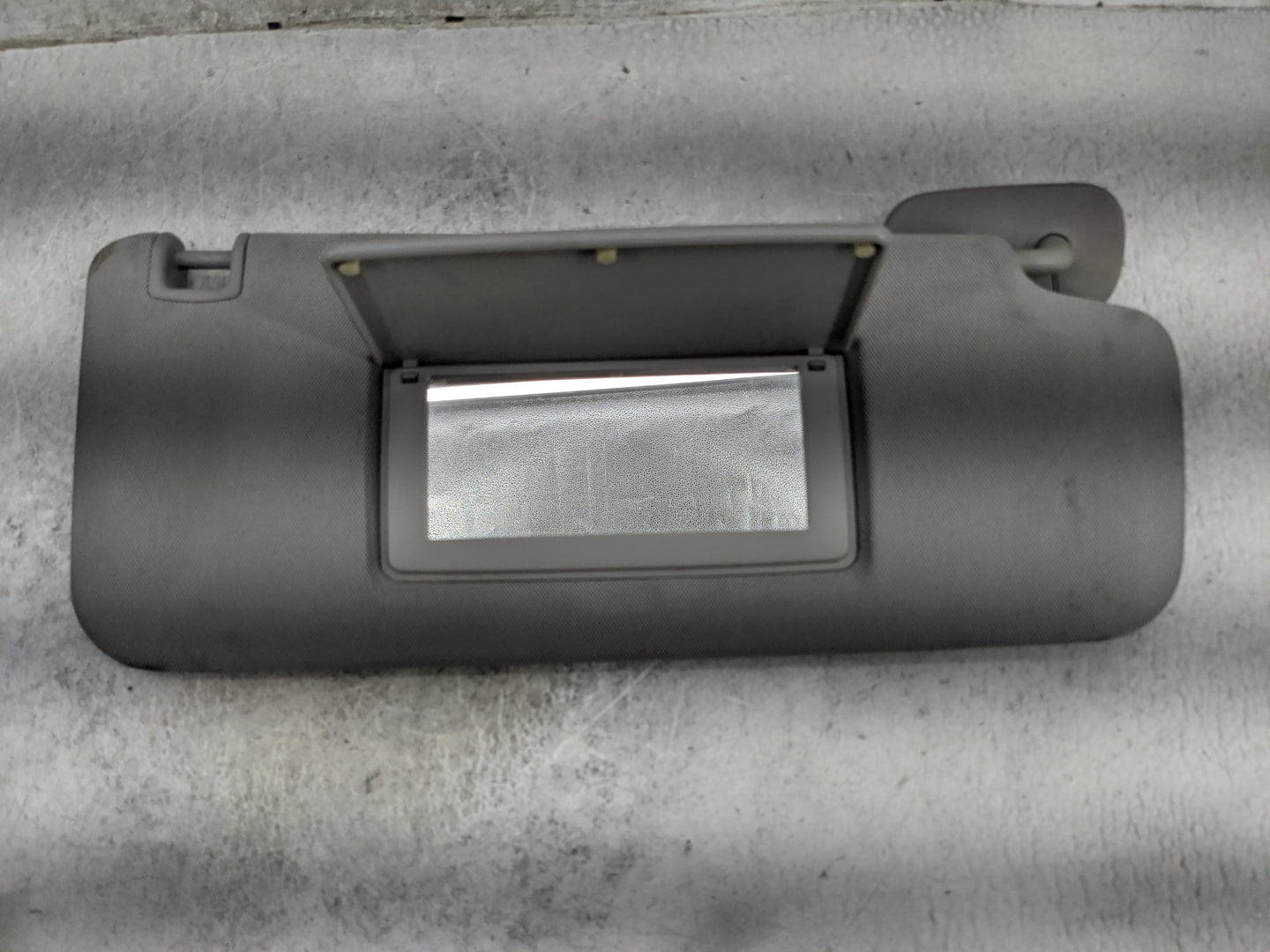 2015-2018 Chevrolet Silverado 2500 Sun Visor Shade Replacement Passenger Right Mirror Fits Fits 2014 2015 2016 2017 2018 201