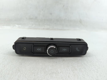compare product Chevrolet Silverado 2500 Hd Radio Control Panel