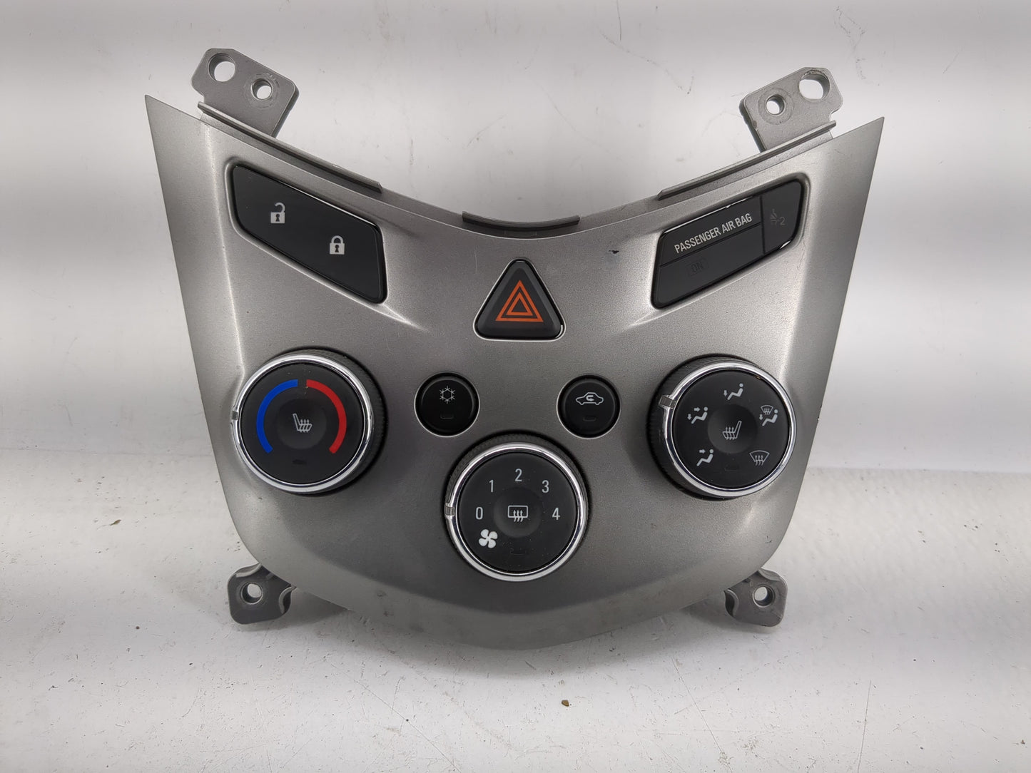 2017-2019 Chevrolet Sonic Climate Control Module Temperature AC/Heater Replacement P/N:4252 1801 Fits Fits 2017 2018 2019 20